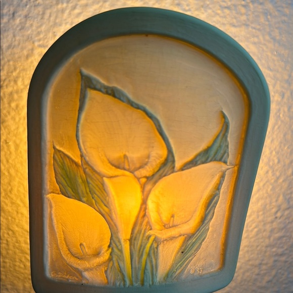 Artistic Lily Floral Night Light - Picture 1 of 5
